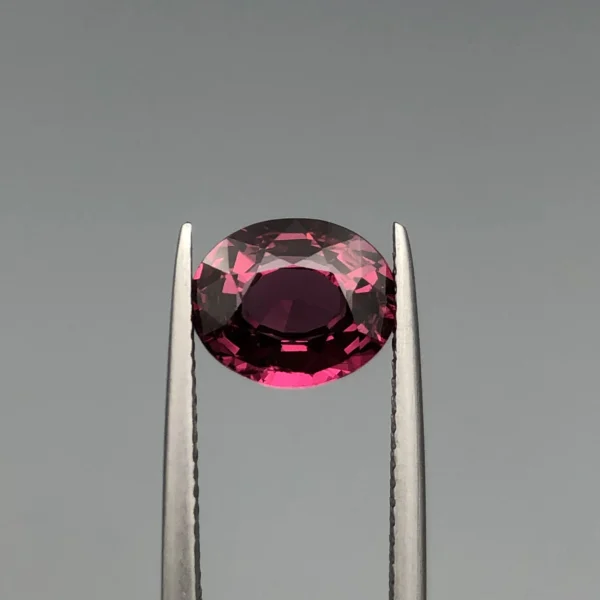 Natural Garnet 2.78ct A Natural purplish pink garnet 2.78 carat oval gemstone (front side)