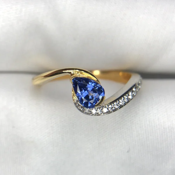 Sapphire Engagement Ring in 18K Gold Sapphire engagement ring with 0.69ct pear shape sapphire and 0.10ct diamonds in 18K gold